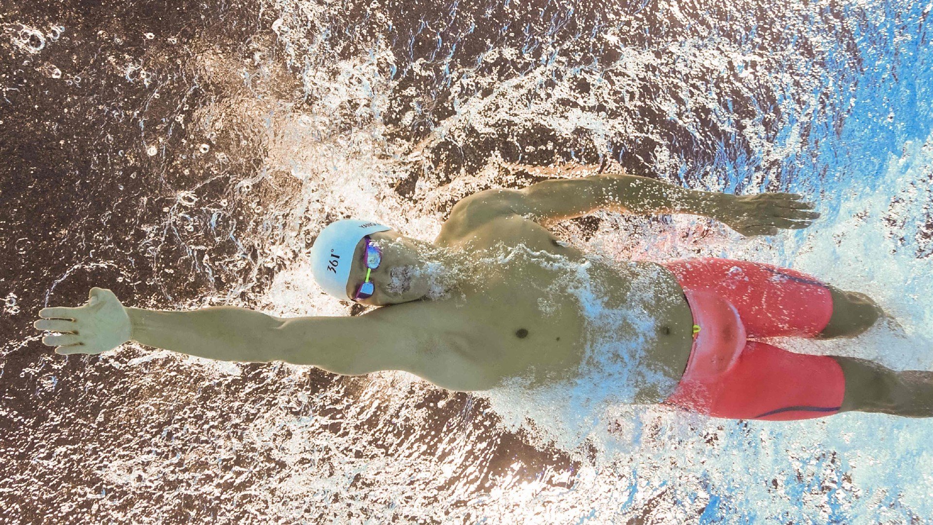 德甲争冠战之夜，劳塔罗的幽灵在对手禁区游荡