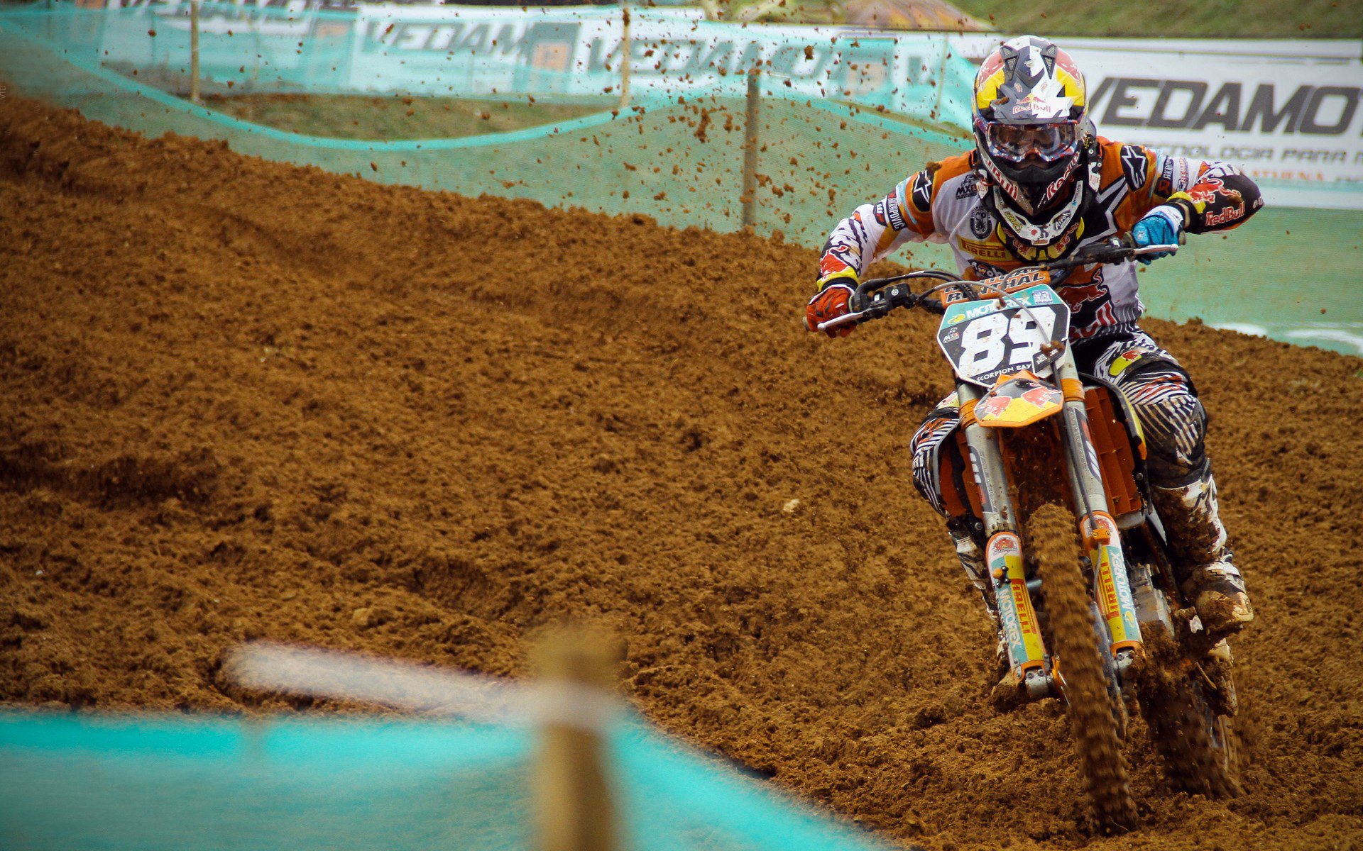 维尼修斯爆发撕裂防线，曼城强势晋级，牙买加足球的启示录