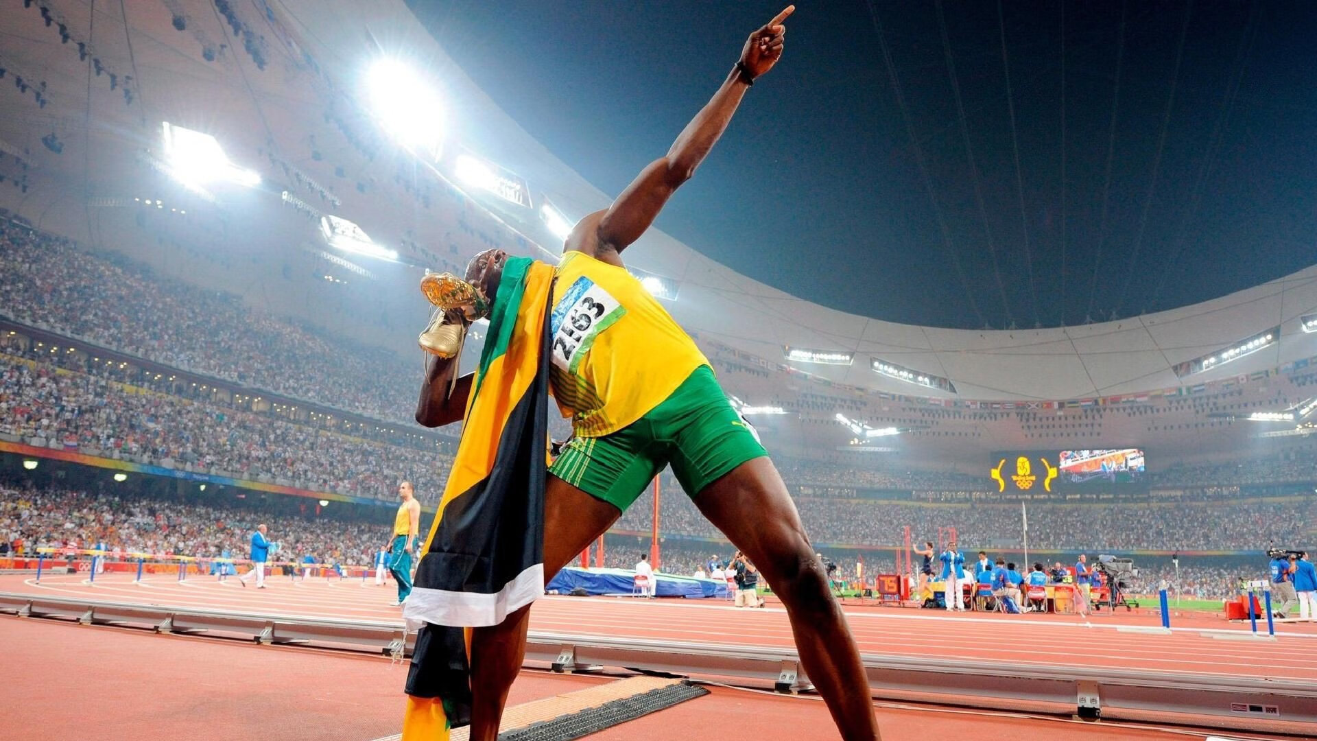 开云体育官网-F1街道赛焦点战，曼城翻盘丹麦，速度与意志的双重变奏